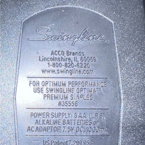 Optima 20 Electric Stapler 20-Sheet Capacity, Silver Model #48208 WORKS GOOD.... - Picture 5 of 8